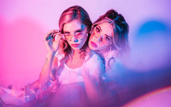 PRIZM, Kris Luv, Danni J, Retro Pop duo, s&#229;ngare, photoshoot, Synthpop, Synthwave, Dance-Pop