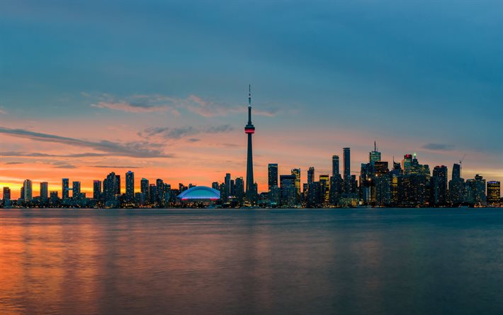 La CN Tower di Toronto, Edmonton, sera, tramonto, i grattacieli di Toronto citt&#224;, skyline di Toronto, Canada