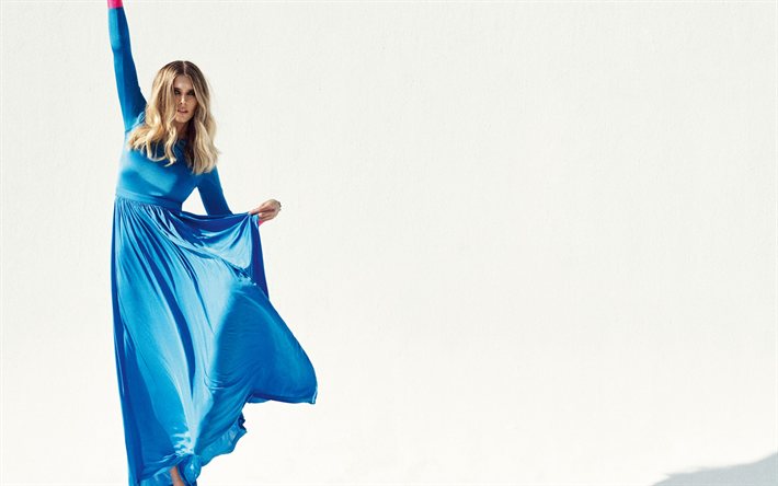 Gaia Weiss, a atriz francesa, beleza, vestido azul, loira, mulher bonita