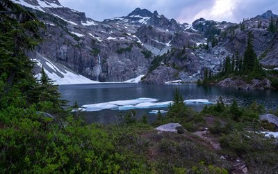 v&#229;ren, mountain lake, glacial sj&#246;n, berg, stenar, bergslandskapet, Kanada