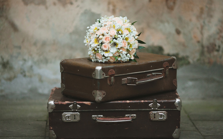 結婚式の花束, スーツケース, ハネムーン概念, 白バラの花, 花束の花嫁, 結婚旅行の概念