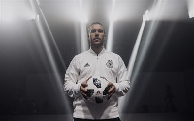 Lukas Podolski, Adidas Telstar 18, FOTBOLLS-Vm 2018, Tysk fotboll spelare, photoshoot, officiell boll, fotboll, Ryssland 2018, Telstar