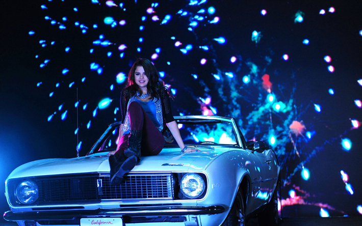 Selena Gomez, 4k, feux d&#39;artifice, 2019, stars de la musique, american c&#233;l&#233;brit&#233;, Puma photoshoot, superstars, Selena Gomez &#224; la voiture, la beaut&#233;, la chanteuse am&#233;ricaine, brune, Selena Gomez photoshoot