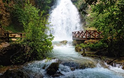 cachoeira na montanha, floresta, Despotovac, Resavica, S&#233;rvia