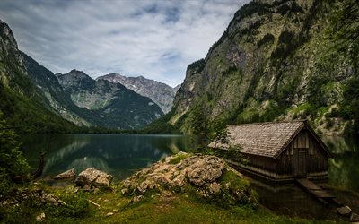 lago de monta&#241;a, noche, verano, paisaje de monta&#241;a, caba&#241;a de madera en el agua, los Alpes, en Alemania