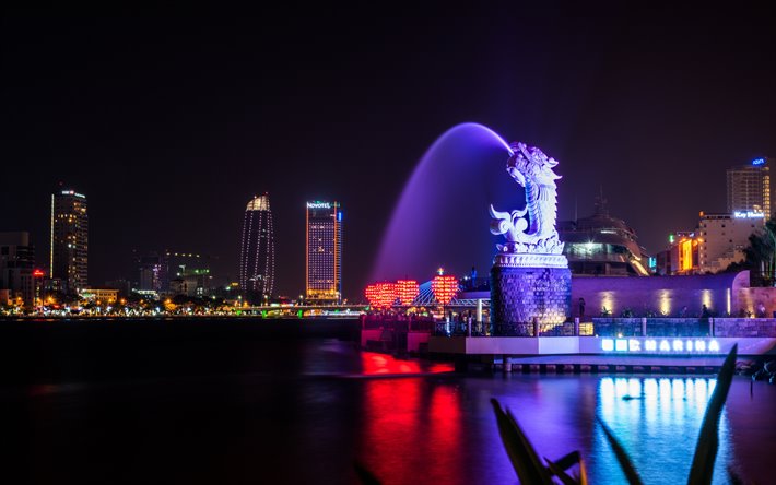 Da Nang, le soir, gratte-ciel, de la fontaine avec un lion, Da Nang ville, Vietnam