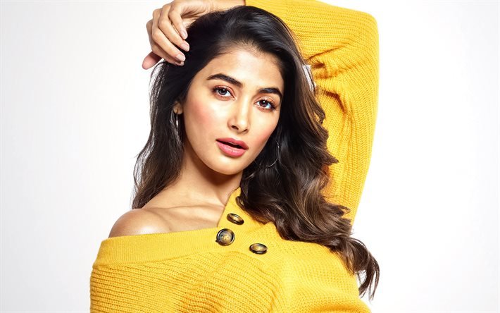 Pooja Hegde, actrice indienne, bollywood, robe en tricot jaune, s&#233;ance photo, belle femme