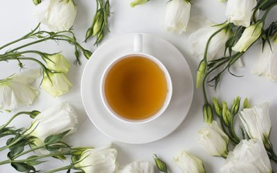 fiore di tè, tè verde, bianco, tazza di tè, rose bianche, tè concetti