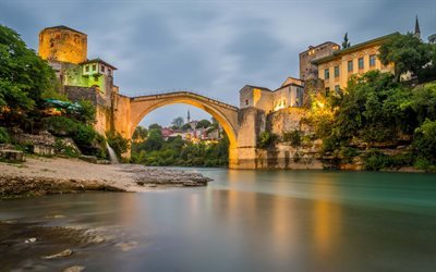 Mostar, sera, pietra, ponte, fiume Neretva, Bosnia-Erzegovina, pedonale, ponte ad arco