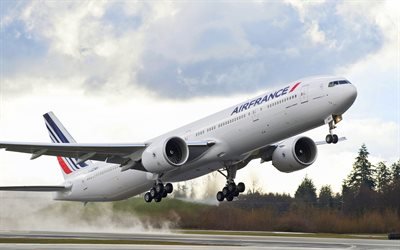 Boeing 777 d&#39;Air France, l&#39;avion de passagers, les compagnies a&#233;riennes fran&#231;aises, en France, voyages en avion, le d&#233;collage de l&#39;avion, Boeing 777-300ER