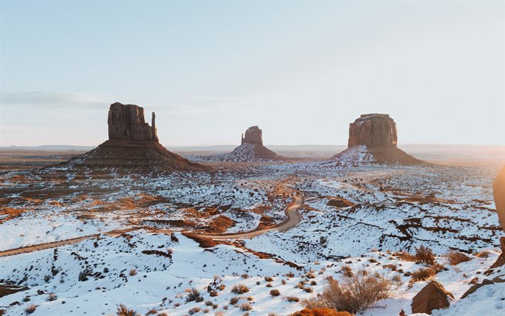 Arizona, invierno, Monument Valley, la nieve, la Meseta del Colorado, al Oeste de la Manopla de Butte, Este Manopla Butte, Merrick Butte, paisaje de invierno, estados UNIDOS