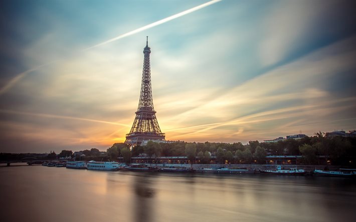 Paris, Tour Eiffel, coucher de soleil, le soir, la Seine, la rivi&#232;re, les bateaux, les voyages &#224; Paris, monument, France