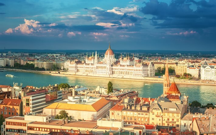 Budapest, Ungheria, palazzo del Parlamento, il Danubio, fiume, estate