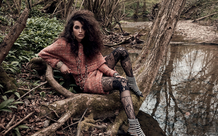 Chiara Scelsi, modello italiano, photoshoot nella foresta, modello di moda, bella donna italiana