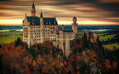 Neuschwanstein Slott, h&#246;st, skogen, romantiska slott, Landm&#228;rke, skyline, Bayern, Tyskland