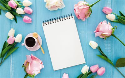 notebook sobre a mesa, rosas cor-de-rosa, caderno de papel, branca de papel em branco, flores cor de rosa, tulipas cor-de-rosa