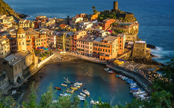 Vernazza, sera, tramonto, Cinque Terre, Liguria, panorama di Vernazza, paesaggio urbano di Vernazza, localit&#224; turistiche d&#39;Italia, Mar Ligure, Italia