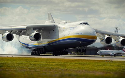 Antonov An-225 Herr, An-225, Kosack, Strategiska airlifter, landning, Ukrainska plan, flygfrakt, Ukraina, flygplats, An225 landning