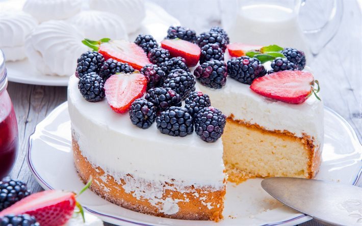 G&#226;teau, de la cr&#232;me, des p&#226;tisseries, des fraises, petits fruits