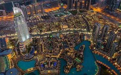 Duba&#239;, ville de soir&#233;e, gratte-ciel, &#201;MIRATS arabes unis