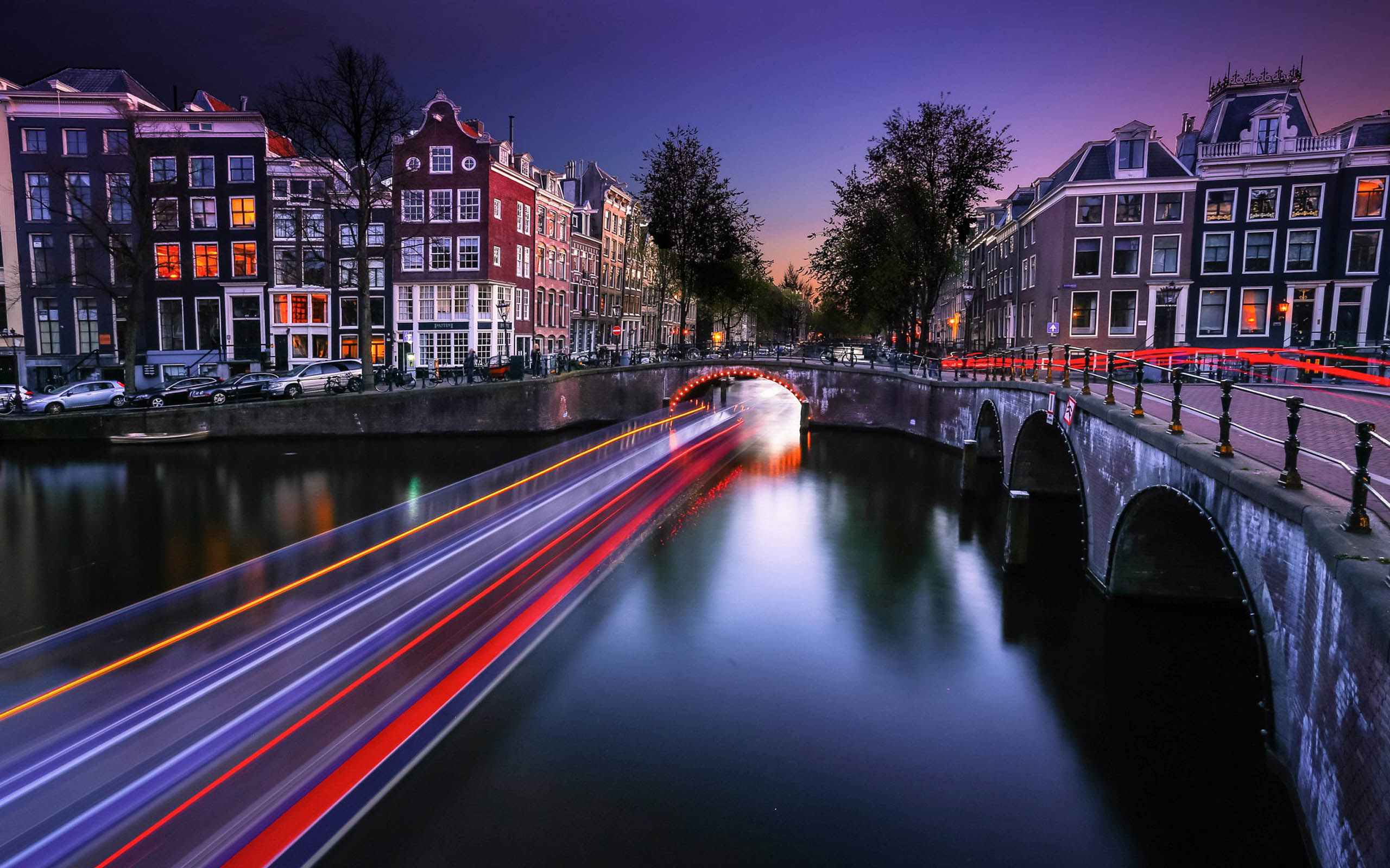 Descargar fondos de pantalla Amsterdam, canal, puente, río, semáforos,  Holanda, paisajes nocturnos, países Bajos, Europa monitor con una  resolución 2560x1600. Imagenes de escritorio