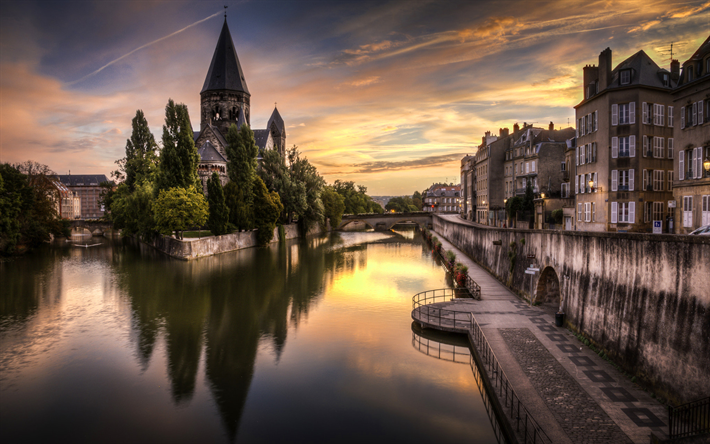 Metz, Moselle River, Le Temple Neuf, church, evening, old buildings, France