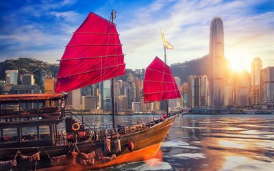 Hong Kong, En &#214; &#214;ster, Victoria Harbour, Kinesiska fartyg, soluppg&#229;ng, r&#246;da segel, skyskrapor, Kina