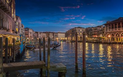 Veneza, noite, p&#244;r do sol, barcos, aterro, paisagem urbana de Veneza, It&#225;lia