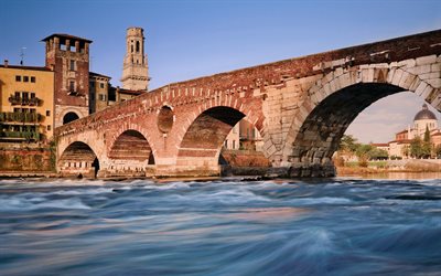 verona, abend, sonnenuntergang, ponte pietra, die römische bogenbrücke, etsch, wahrzeichen, italien, verona stadtbild