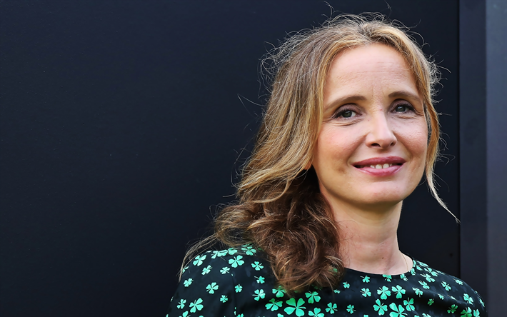 Julie Delpy, french actress, portrait, photoshoot, beautiful woman