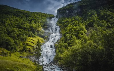 bela cachoeira alta, rock, encosta verde, montanhas, c&#233;u, cachoeira na montanha