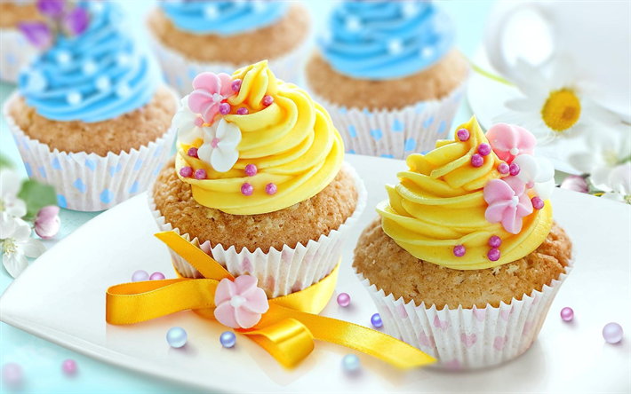 カップケーキに黄色のクリーム, お菓子, デザート, ケーキ, 誕生日, カップケーキ
