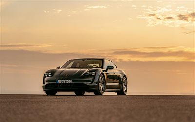 Porsche Taycan 4S, 2020, vista frontal, exterior, carro desportivo, verde novo Taycan 4S, alem&#227; de carros esportivos, Porsche