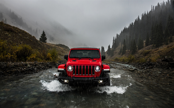 2018 della Jeep Wrangler Rubicon, vista frontale, SUV, nuovo rosso Wrangler Rubicon, in fuoristrada, a cavallo di un fiume di montagna, USA, montagne, Jeep