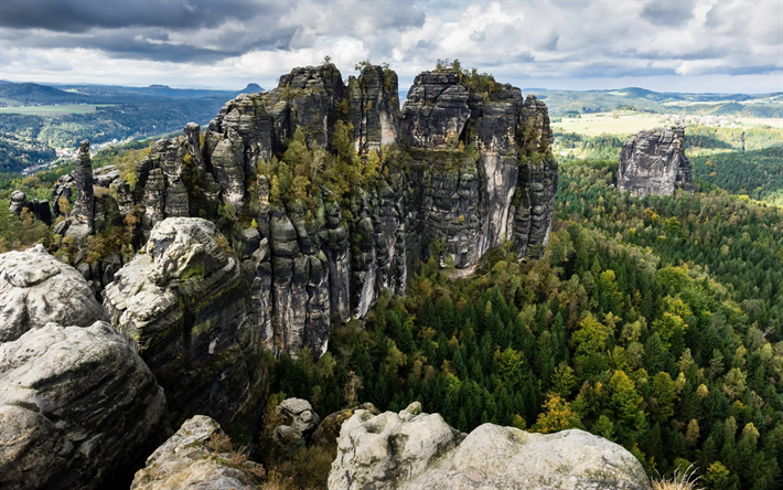Bad Schandau, las rocas, el valle de la monta&#241;a, paisaje de monta&#241;a, bosque de Alemania, Sajonia