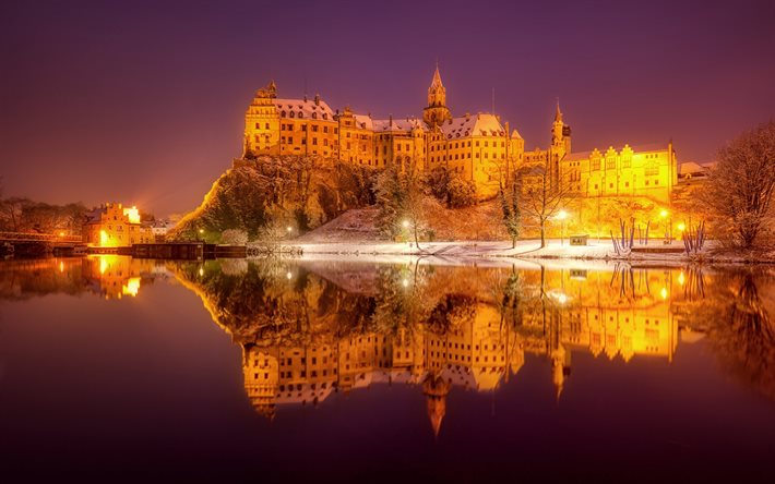 Il castello di Sigmaringen, fiume Danubio, sera, bellissimo castello, Sigmaringen, castelli della Germania, Baden-W&#252;rttemberg, Germania
