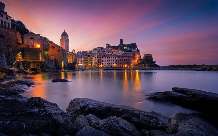 Vernazza, sera, Mar Mediterraneo, costa, tramonto, paesaggio urbano di Vernazza, Liguria, Italia