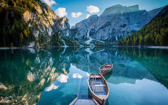 Lago di Braies, 4k, monumenti italiani, Dolomiti, molo, lago di montagna, montagne, estate, bellissima natura, natura italiana, Alto Adige, Italia, Europa