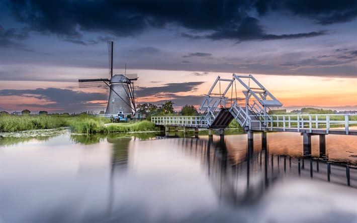 Kinderdijk, moulin, coucher du soleil, soir&#233;e, pont de bois, Molenlanden, pays-bas
