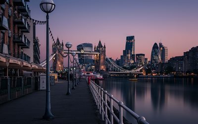 Londra, il Tower Bridge sera, grattacieli, centri commerciali, Fiume Tamigi, Inghilterra