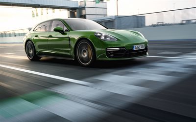 En 2019, la Porsche Panamera GTS, vue de face, coup&#233; sport, de nouveaux vert de la Panamera GTS, voitures de sport, piste de course, la vitesse, la Porsche
