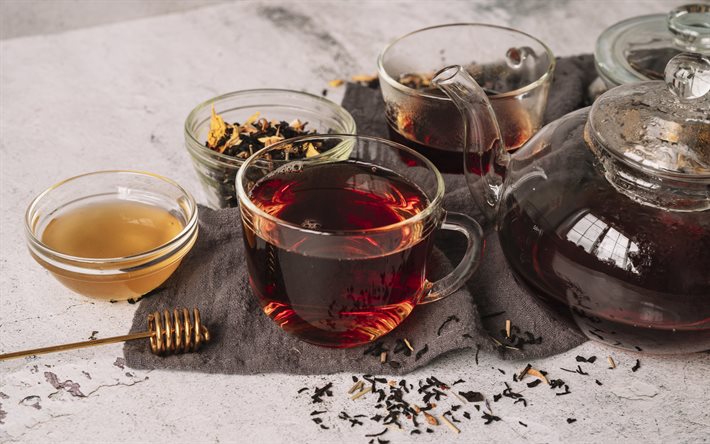 kopp te med honung, svart te, kopp te, tekoncept, teblad