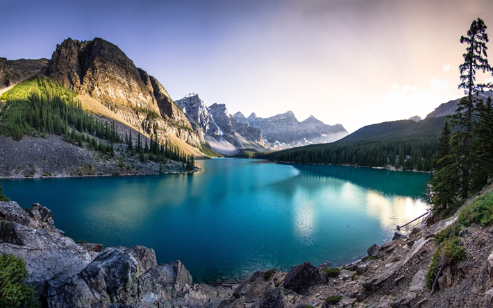 O Lago Moraine, Montanhas, Manh&#227;, Nascer do sol, lago de montanha, lago glacial, O Parque Nacional De Banff, Canada, floresta