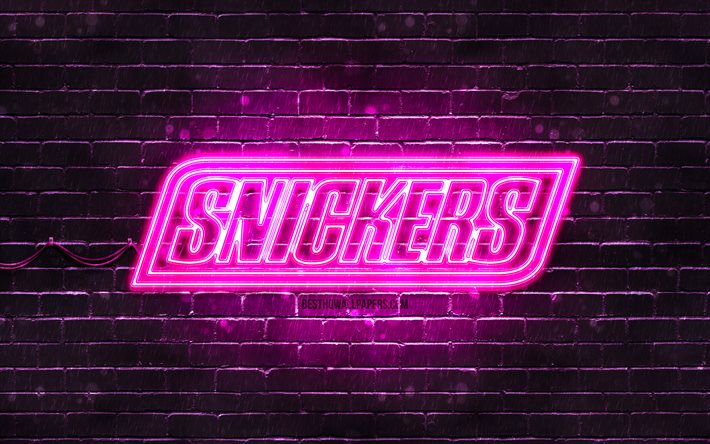 snickers lila logo, 4k, lila brickwall, snickers logo, marken, snickers neon logo, snickers