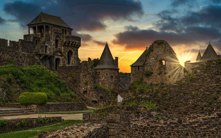 Fougeres Castello, sera, tramonto, vecchio, fortezza, torre, castello bello, Bretagna, Fougeres, Francia, Chateau de Fougeres