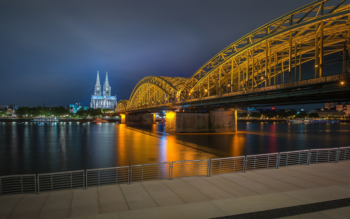 Hohenzollern K&#246;pr&#252;s&#252;, Ren Nehri, K&#246;ln, gece, şehir, Şehir ışıkları, Almanya, K&#246;ln şehir