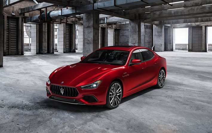 Maserati Ghibli Trofeo, 2021, edest&#228;p&#228;in, ulkopuoli, punainen sedan, uusi punainen Ghibli, italialaiset autot, Maserati