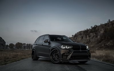 BMW X5M, 2018, Z Suorituskyky&#228;, ylellisyytt&#228; MAASTOAUTO, tuning X5, uusi musta matta X5M, musta py&#246;r&#228;t, Saksan autoja, BMW