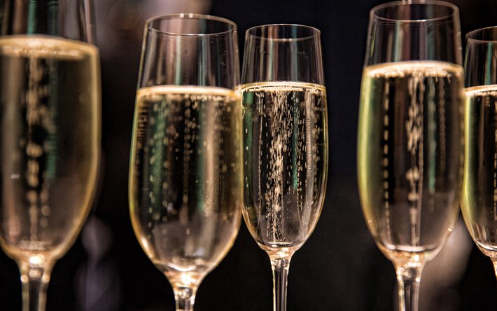 champagne su sfondo nero, champagne, Felice Anno Nuovo, bicchieri di champagne