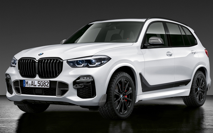 BMW x 5m, 2018, blanc SUV, tuning X5, nouveau blanc X5, roues noires, voitures allemandes, xDrive40i, M Pi&#232;ces de Performance, BMW